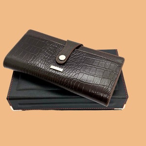 Cartera de piel de caimán marrón oscuro - Elegancia de piel de vacuno de alta calidad hecha a mano