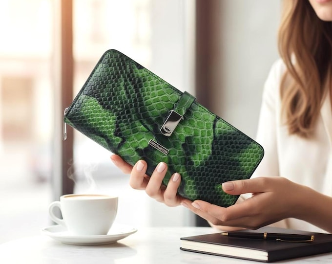 Featured listing image: Exclusive Genuine Leather Wallet – Eye-Catching Snake Pattern
