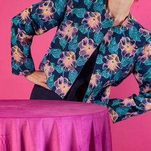 Vintage blue denim blazer jacket with flower pattern, buttonless, fits to L size