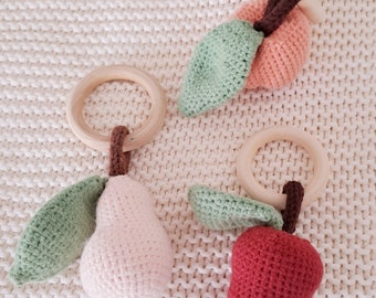 Hochet fruit en crochet (poire, pomme, pêche). Fait main/amigurumi/peluche avec grelot