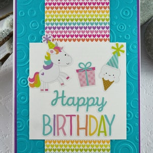 Kids Happy birthday card with unicorn, blank greeting card, Carte de joyeux anniversaire d'enfants avec la licorne, carte de voeux vierge