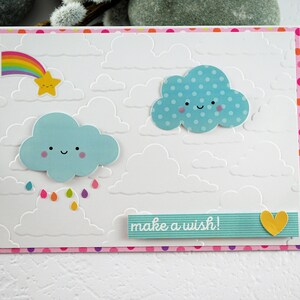 Cloud motif greeting card, rainbow and shooting star, blank, no text, Carte de voeux motif nuage, arc-en-ciel et étoile filante, sans texte