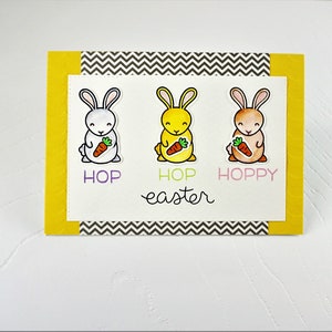 Happy Easter greeting card with colored bunny rabbits, handmade, blank text, carte Pâques, sans text, avec lapins coloré à main