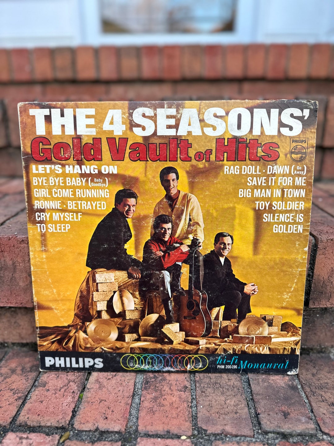 VINTAGE VINYL gold Vault of Hits, the 4 Seasons originally Released