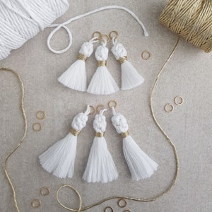 Keychain Macramé - hand-knotted - White/Gold