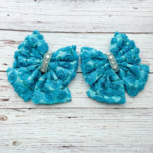 Specialty Bow: Teal Roses