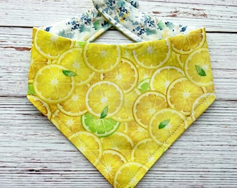 Omkeerbare bandana uit Story Sale: citroenen/blauw en gele bloemen