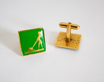 Boutons de manchette breloques ménagères rétro - aspirateur vintage vert émaillé et doré