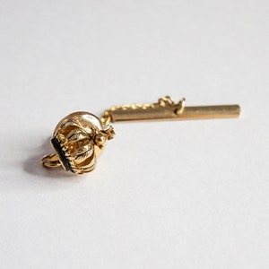 Spinka do krawata Royal Crown Vintage, przypinka do klapy. Królowie i królowe, rodzina królewska, królewskie klejnoty.