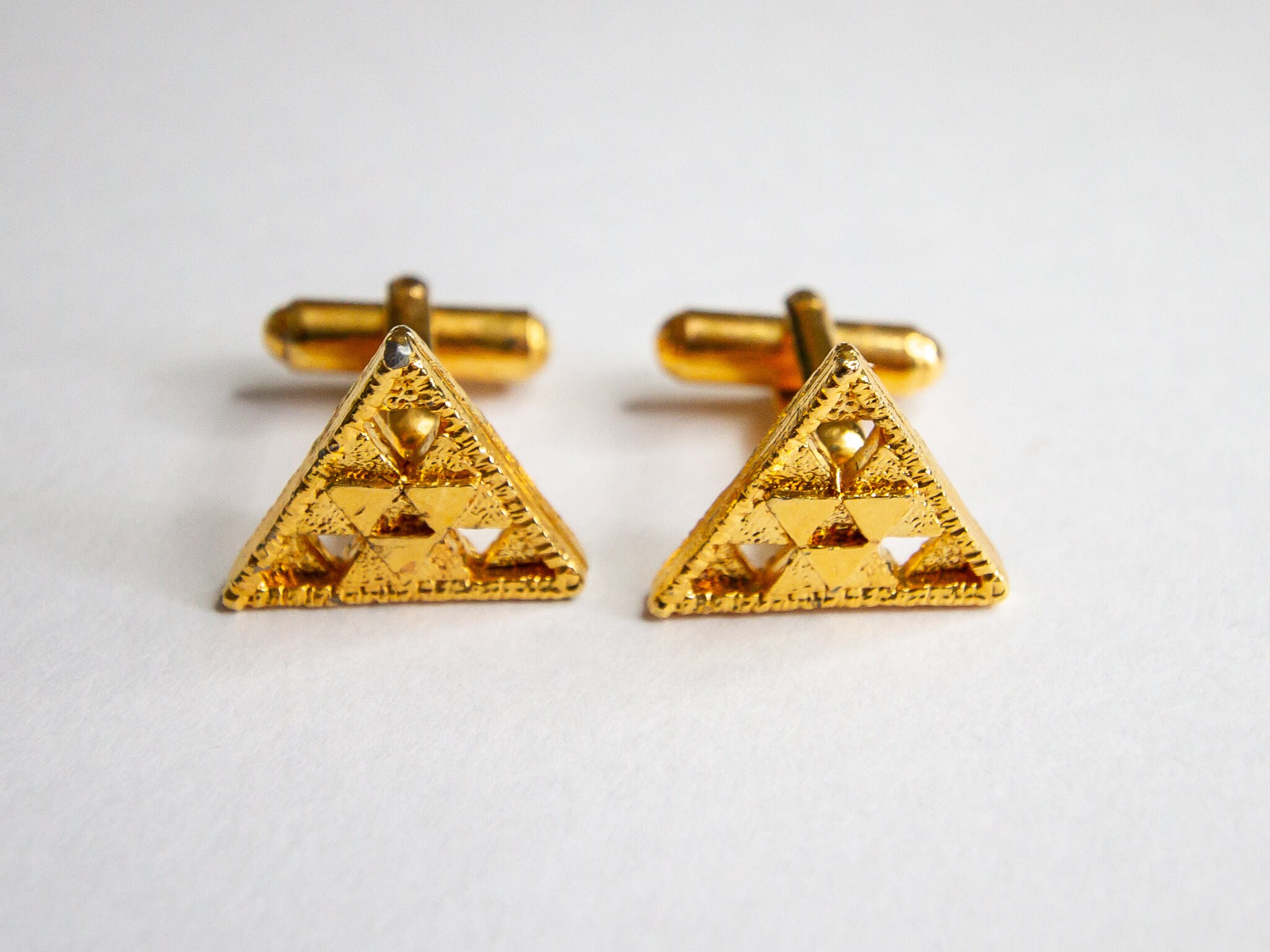 Boutons de manchette triangulaires géométriques dorés vintage