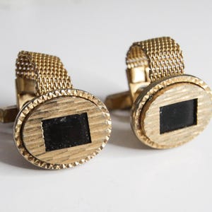 Vintage Gold Mesh Wrap Cufflinks – Bold Statement, Retro Luxury