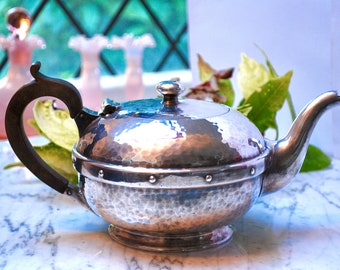 Stylish large teapot made from silver plated pewter in Sheffield England in the 1920s in excellent condition