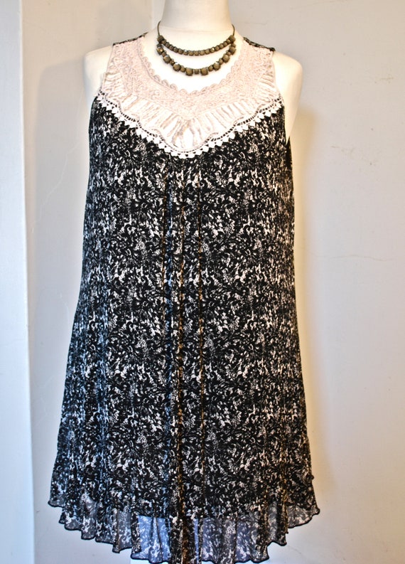 Buy Monochrome Vintage Dorothy Perkins Dress With White Lace Detail at the Front, Lined, Size 22 Online in India - Etsy Buy Monochrome Vintage Dorothy Perkins Dress With White Lace Detail at the Front, Lined, Size 22 Online in India - Etsy