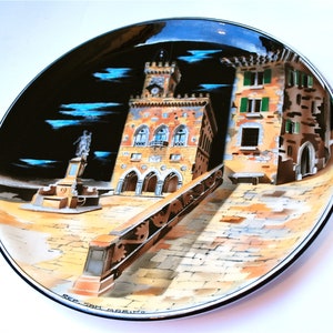 Large vintage Italian ceramic plate, hand painted with scenery of an Italian palazzo