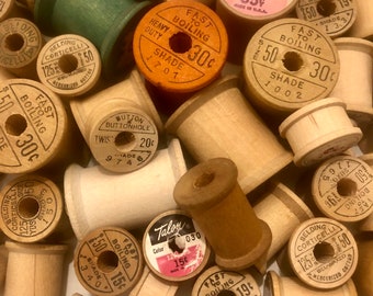 Vintage Thread Spools. Wood Spools for display or crafts. Found Objects.