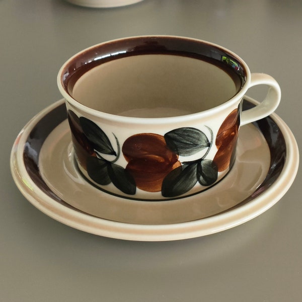 ARABIA Finland RUIJA tea cup & saucer hand painted