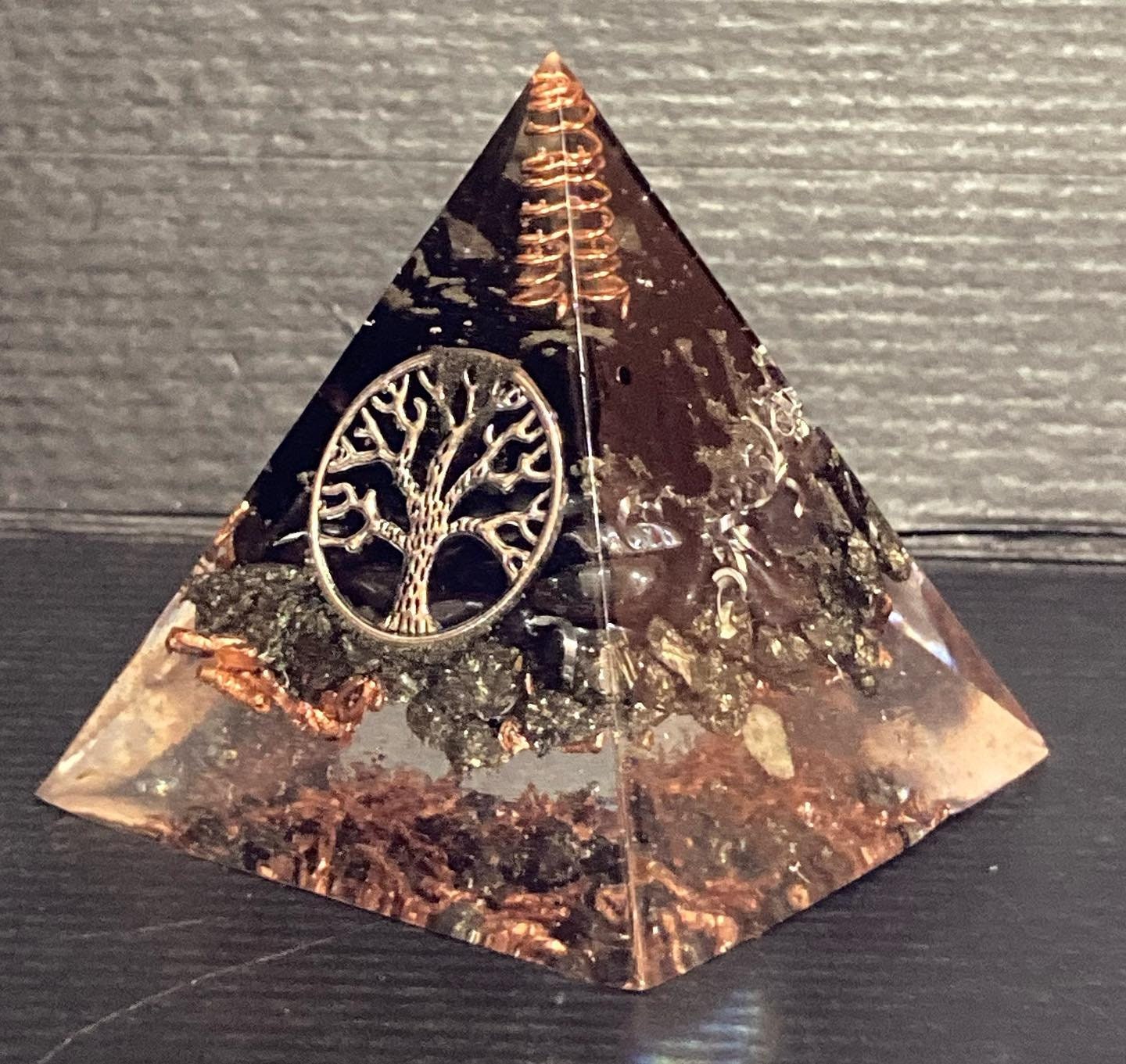 Mini Pyramide Orgonite Thématique 5 cm