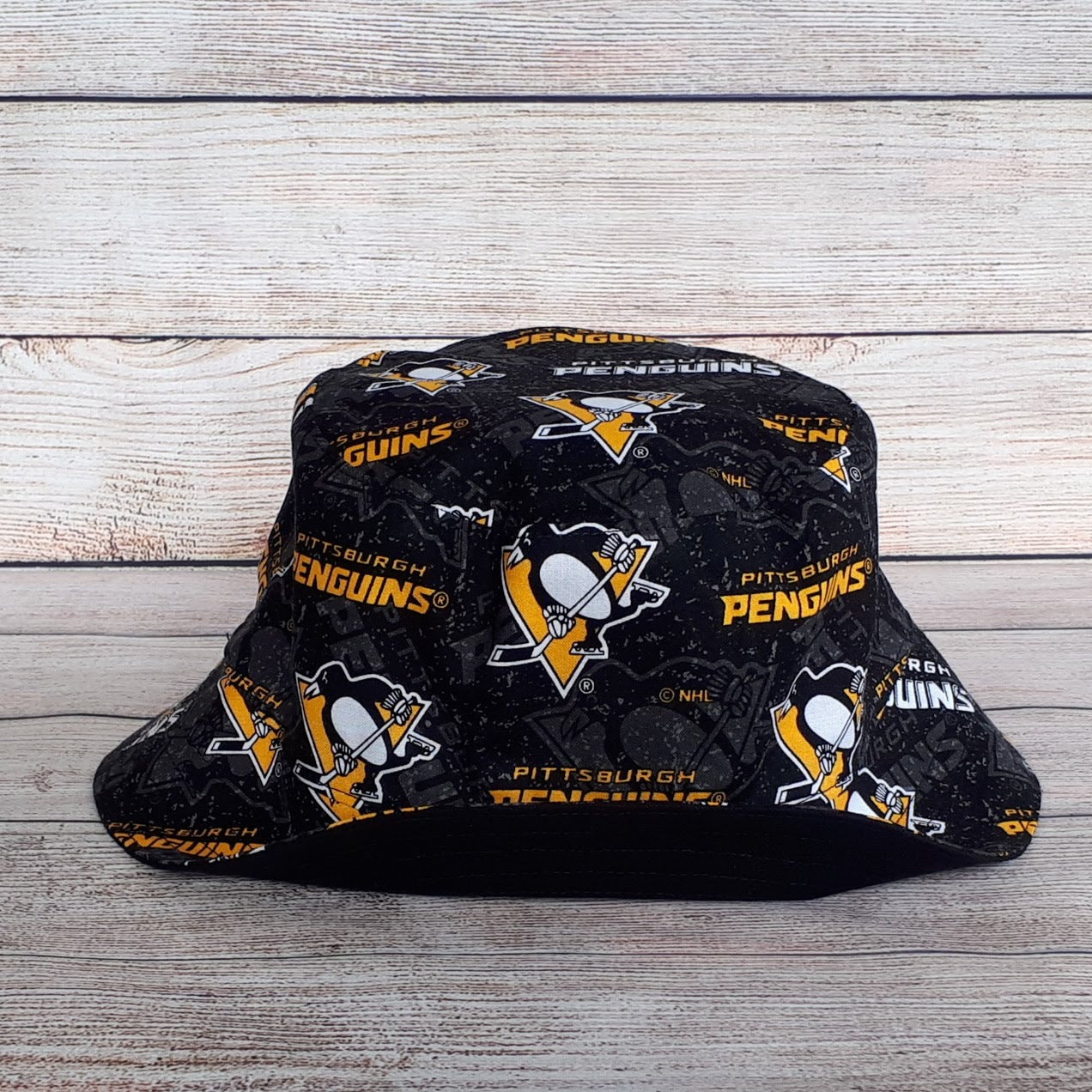 Reversible Pittsburgh Penguins Winter Hat