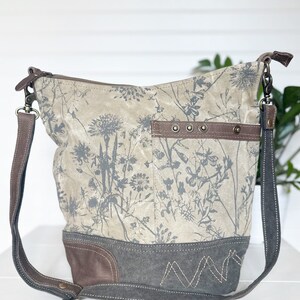 Women Vintage Print Canvas Shoulder Bag