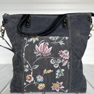 GINBL Large Canvas Floral Tote Bag For Women - Zippered Beach Bag With Rope Handles For Travel And Shopping - View #10