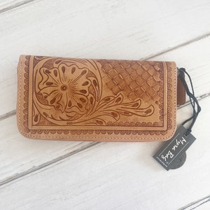 Cartera estilo western hecha a mano en cuero genuino