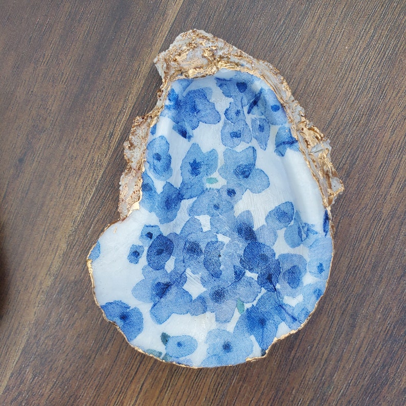 Decoupage Natural Oyster Shell Ring / Trinket Dish Blue and White Pattern with Gold Edging image 6