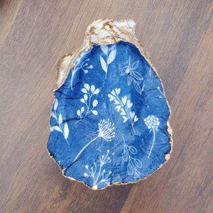 Decoupage Natural Oyster Shell Ring / Trinket Dish Blue and White Pattern with Gold Edging image 5