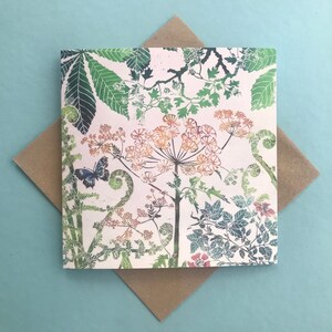 Paardenkastanjeblad Vlinder en wilde bloem linosnede printkaart, Artists wenskaarten door laura Sowerby, kleurrijke botanische blanco kaart