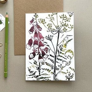 Cartão de impressão em linogravura dedaleira e flores silvestres, cartões de felicitações de artistas por Laura Sowerby, cartão em branco botânico colorido