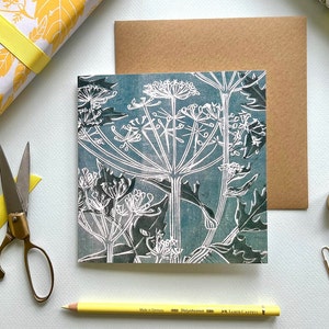 cartão de felicitações com impressão em linóleo de flores silvestres, Dia das Mães, cartão de aniversário, cartão em branco de linogravura botânica da primavera - desenhado à mão + impressão em linóleo botânico