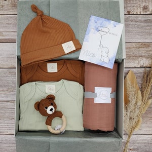 Personalisierte Geschenkbox zur Geburt, Baby, Geschenkset, Geburt, Geschenk, Junge, Body, Babyrassel, Spucktuch, Mulltuch, Aufbewahrung