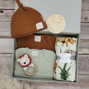Personalisierte Geschenkbox zur Geburt, Baby, Geschenkset, Geburt, Geschenk, Junge, Body, Babyrassel, Spucktuch, Mulltuch, Aufbewahrung