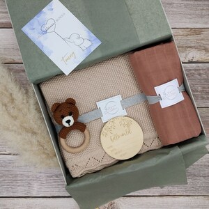 Personalisierte Geschenkbox zur Geburt, Baby, Geschenkset, Geburt, Geschenk, Junge, Body, Babyrassel, Spucktuch, Mulltuch, Aufbewahrung