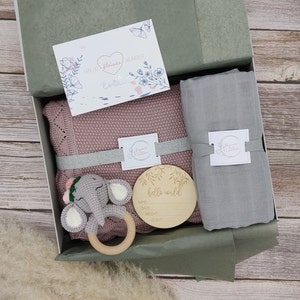 Personalisierte Geschenkbox zur Geburt, Baby, Geschenkset, Geburt, Geschenk, Mädchen, Decke, Babyrassel, Spucktuch, Mulltuch, Aufbewahrung