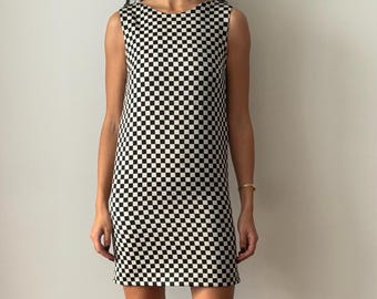 Vestido de cuadros blancos y negros Damier de VERSACE VINTAGE Otoño Invierno 1995 Vestido de diseñador de punto