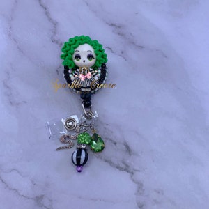 Scary Beetle Girl Abzeichen Reel, Krankenschwester Geschenk, Medizinischer Ausweis Reel, Klinisches Badge Reel, gesundheitliche, einziehbare Badge Reel, Halloween Badge Reel