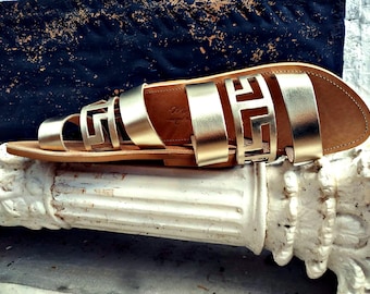 Griechische sandalen / Women Shoes / Greek leather sandals / Gold leather sandals / Summer Flats / Greek Shoes : Gold Meander