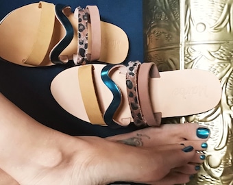 Sandalen met luipaardprint / metallic leer / schoenen met dierenprint / damessandalen / Griekse sandalen / handgemaakte schoenen: Agathi