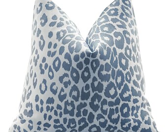 Schumacher ikoniskt leopardörngott i himmelsblått, dekorativ kudde, designerkudde 20x20, 22x22