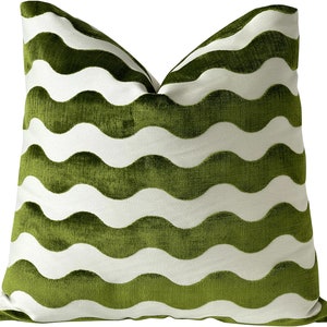 Federa per cuscino Schumacher in verde lattuga, cuscini decorativi, cuscini in velluto tagliato, federa per cuscino con cerniera, cuscino in velluto The Wave