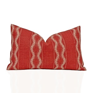 Peter Dunham Zanzibar Kissenbezug in Rot, Designerkissen, Sofakissen, dekoratives Kissen