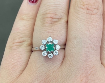 Vintage Smaragd Ring, Nachlass Blume Ring, 0,30 ct Platz Smaragd Natürlicher Smaragd Ring, 18k Weißgold, zierlicher Ring, Schmuck Geschenk für Tochter