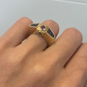 Octavia - PREMIERS JOYAUX Ring, Mittelstein Drehung | Multi Edelsteine Ring | 18k Gelbgold | Amethyst, Peridot, Citrin, Tansanit als Ring