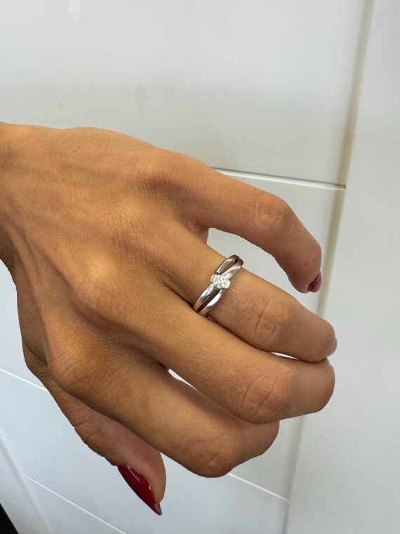 Split Shank Diamond ring, Unique Solitaire Engage… - image 1