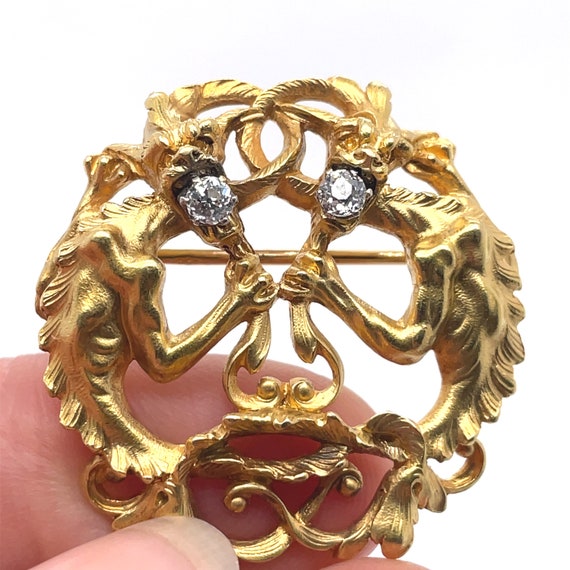 Antique Lion Gargoyle Brooch, 18K Yellow gold, 0.… - image 5