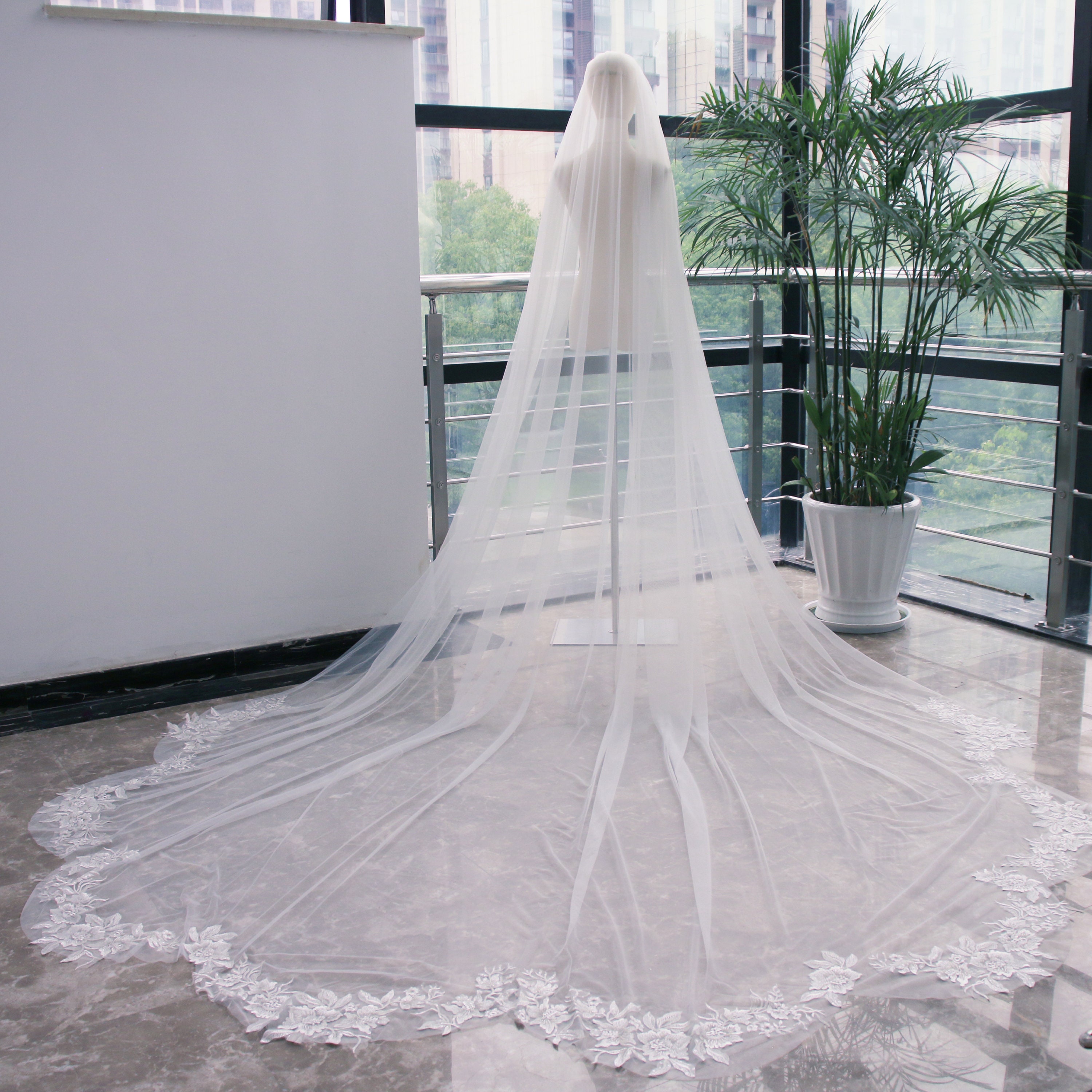 Ivory Ursumy Wedding Lace Veil Sparkle Hip Length Veil 2 Tier Soft Tulle Bridal Veils with Comb 