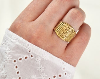 Vintage style adjustable maxi beaded gold stainless steel ring. Women's gift idea