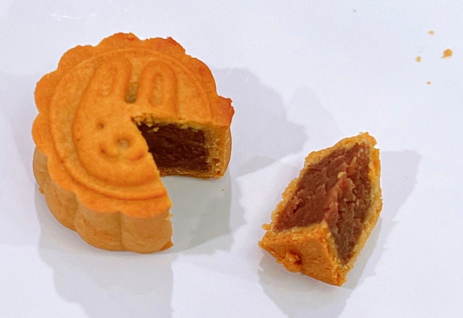 Cinnamon Mooncake: Fresh Baked, Aromatic Filling, Gift Box - 8pcs
