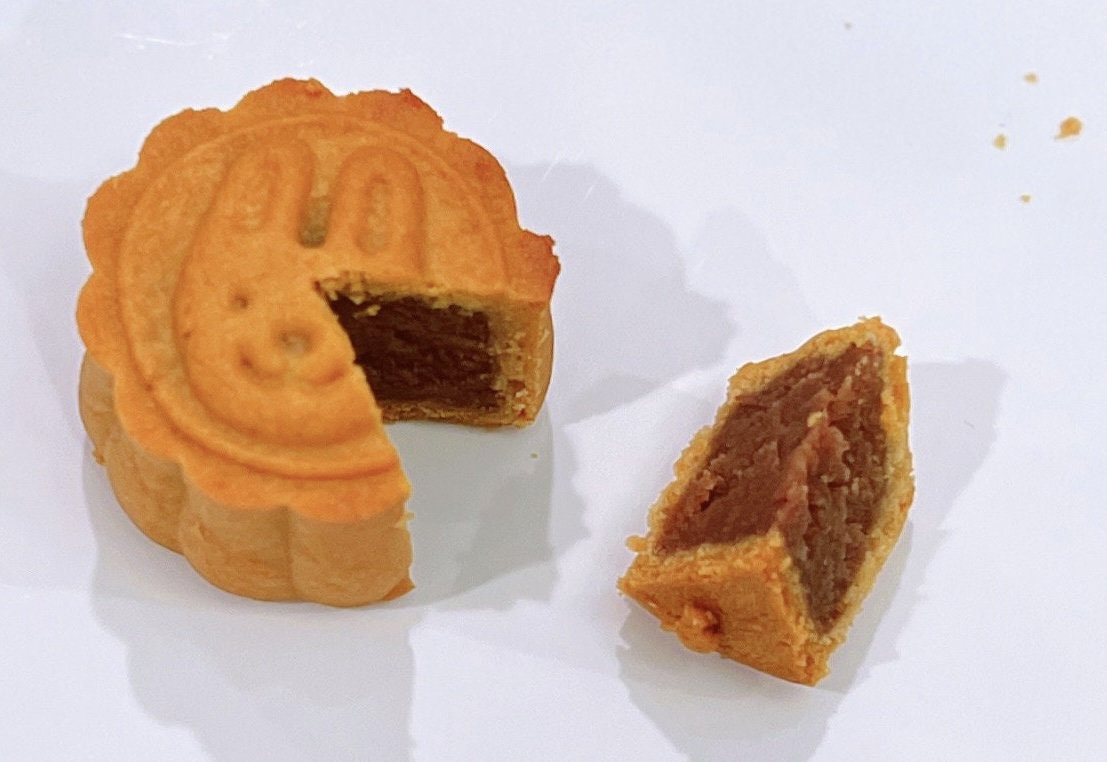 8pcs fresh made Cinnamon Mooncake best gift (over 35 dollar free shipping)