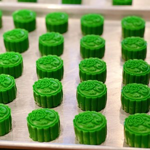 8pcs fresh made pandan coconut Mooncake best gift (over 35 dollar free shipping) image 6